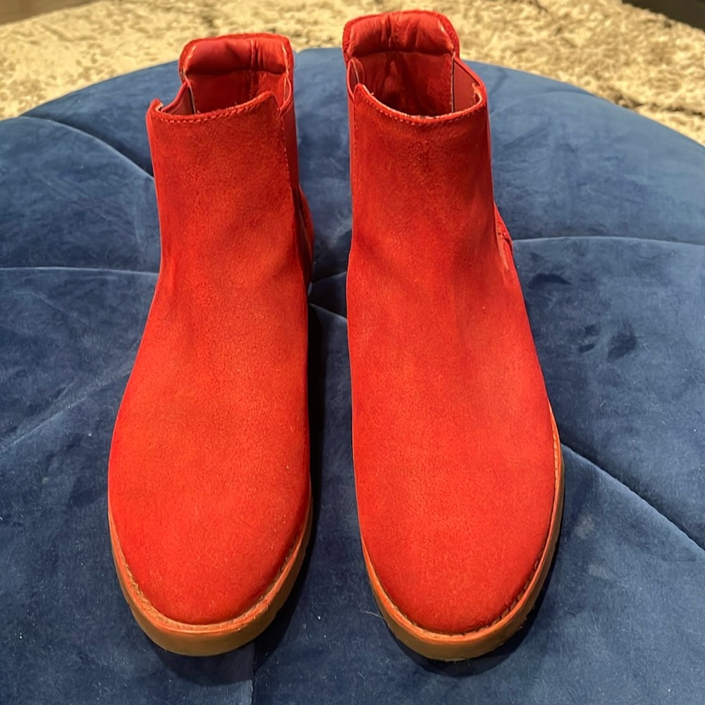 Johnston & Murphy red Suede Slip On Chukka Boots Women's Size 7.5M